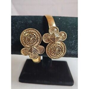 Gold tone Avon bracelet